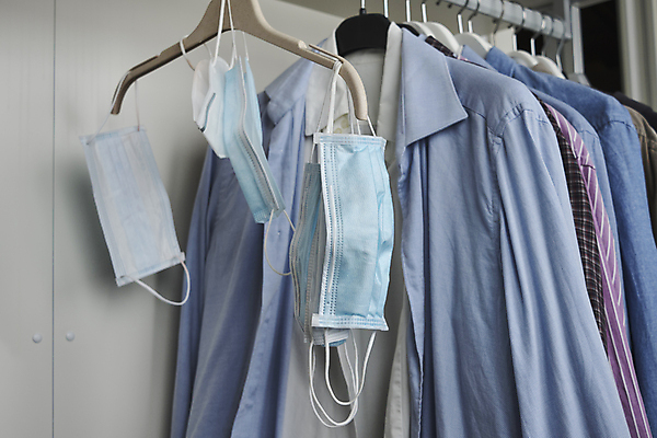 포토 JPG 해외이미지 드레스 옷 얼굴 장신구 주택 실내 매달리기 건강 종류 가면 서기 안전 사람없음 내부 유행 장비 장롱 수술 호흡기관 바이러스 선택 보호 질병 옵션 코 예방 보안 감염 박테리아 알레르기 돌봄 스모그 위생관리 전염병 필터 해외포토 가구 컨셉 의학 모션 관리 건물 신체부위 치료 장기_의학 파일형식 이미지허브