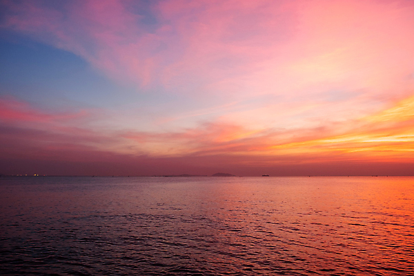 포토 JPG 해외이미지 구름 계절 바다 분홍색 여행 백그라운드 패턴 자연 하늘 아침 날씨 추상 풍경 경사 사람없음 빨간색 여름 파란색 빛 컬러풀 햇빛 태양 평화 일출 맑음 보라색 황혼 일몰 새벽 신선 저녁 질감 장면 공상 천국 내추럴 블러 몽환 수평선 해외포토 주간 자연요소 컬러 컨셉 무늬 노을 야간 생태계 파일형식 이미지허브