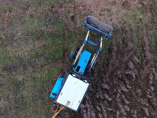 포토 JPG 해외이미지 직업 계절 산업 밭 농업 자연 주택 풍경 사람없음 빨간색 농장 마을 환경 정원 힘 기계 일몰 흙 운전 성장 가을 시골 작업 바퀴 농부 땅 만취 먼지 트랙터 심기 쟁기 조감도 해외포토 컬러 모션 건물 노을 농기계 생태계 특수차량 술취함 파일형식 이미지허브