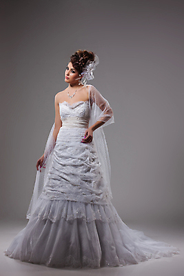 포토 JPG 해외이미지 1 라이프스타일 헤어스타일 드레스 옷 여자 행복 결혼 백그라운드 한명 사람 이벤트 장식 세로 유행 귀걸이 축하 화려 보석 만족 사춘기 해외포토 감정 컨셉 장신구 생활 광석 파일형식 이미지허브