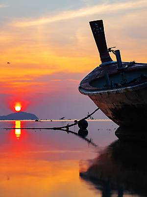 포토 JPG 해외이미지 전통 아시아 모래 파도 바다 여행 태국 하늘 휴가 동양인 사람없음 초록색 물 파란색 태양 맑음 흰색 보트 언덕 꼬리 석회암 안다만 이국적 터키석 파라다이스 해외포토 자연요소 나라 컬러 배_교통 날씨 인종 암석 보석 파일형식 이미지허브