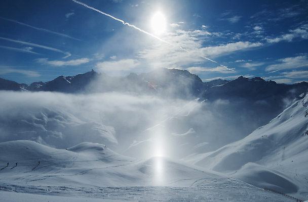 포토 JPG 해외이미지 구름 계절 유럽 여행 겨울 자연 하늘 날씨 산 파노라마 풍경 경사 사람없음 야외 파란색 햇빛 태양 반사 계곡 냉동 얼음 추위 프랑스 흰색 언덕 서리 알프스 산봉우리 내추럴 절정 눈내림 산맥 해외포토 자연요소 나라 컬러 눈_날씨 촬영기법 생태계 봉우리 파일형식 이미지허브