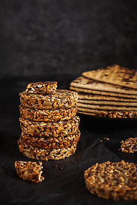 포토 JPG 해외이미지 음식 조각 백그라운드 자연 해바라기 디저트 건강 사탕 씨앗 사람없음 갈색 노란색 쌓기 쿠키 검은색 어둠 회색 에너지 견과류 바 달콤 맛 아침식사 설탕 먹기 유기농 땅콩 깨 시럽 꿀 내추럴 단백질 아마 어려움 콘크리트 핸드메이드 캐러멜 해외포토 식물 웰빙 꽃 컬러 컨셉 식재료 모션 식사 조미료 생태계 영양소 파일형식 이미지허브