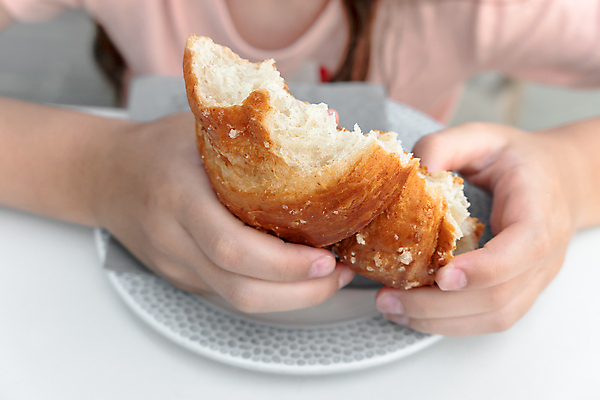 포토 JPG 해외이미지 라이프스타일 행복 어린이 음식 빵 다이어트 가족 탁자 아침 디저트 주택 함께함 실내 건강 사람 앉기 사람없음 여름 주방 식당 식사 카페 침대 신선 달콤 아침식사 먹기 페스츄리 해외포토 주간 계절 감정 가구 컨셉 관계 모션 내부 건물 생활 상점 맛 파일형식 이미지허브