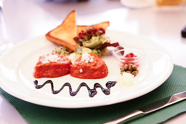 포토 JPG 해외이미지 라이프스타일 접시 음식 백그라운드 다이어트 재료 부분 탁자 양파 건강 육류 스테이크 사람없음 빨간색 컬러풀 식당 검은색 식사 저녁식사 소고기 신선 조미료 맛 먹기 허브 향신료 날것 라임 후추 노른자 점심식사 다진 생식 개조 해외포토 식물 식기 컬러 가구 컨셉 채소 과일 식재료 모션 서양음식 생활 상점 계란 향미료 파일형식 이미지허브