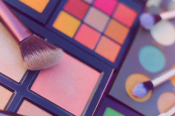 포토 JPG 해외이미지 직업 얼굴 분홍색 백그라운드 그림자 미술 사람없음 초록색 파란색 세트 컬러풀 유행 보라색 페인트 화장품 립스틱 붓 화려 팔레트 상품 가루 볼터치 수집 피부 피부관리 만들기 윤곽 예술가 아이섀도 조립 돌봄 해외포토 컬러 컨셉 모션 문화예술 신체부위 화장 뷰티 파일형식 이미지허브