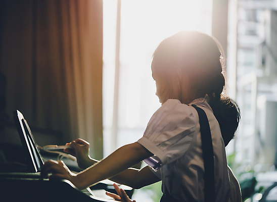 포토 JPG 해외이미지 교육 어린이 음악 창문 놀이 주택 미술 한명 사람 동양인 소년 취미 빛 알약 음악가 방 기구 스마트 멜로디 뮤지컬 해외포토 직업 1 남자 컨셉 문화예술 인종 건물 약 파일형식 이미지허브