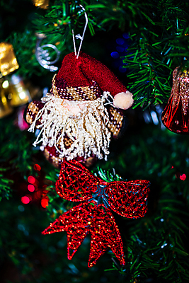 포토 JPG 해외이미지 나무 전통 계절 백그라운드 크리스마스장식 크리스마스 겨울 공 휴가 불꽃 주택 기념 매달리기 선물 사람없음 장식 빛 컬러풀 크리스마스트리 축제 화환 장식볼 나뭇가지 축하 소나무 눈송이 야간 소프트포커스 12월 질감 해외포토 자연요소 식물 기념일 꽃 컬러 컨셉 모션 불 눈_날씨 촬영기법 건물 날짜 파일형식 이미지허브