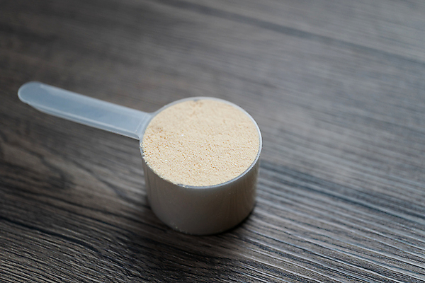 포토 JPG 해외이미지 실내 사람없음 가루 단백질 스쿱 단백질쉐이크 나무배경 프로틴파우더 해외포토 백그라운드 내부 쉐이크 영양소 파일형식 이미지허브