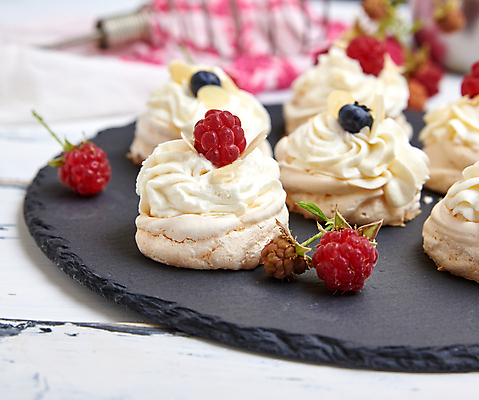 포토 JPG 해외이미지 디저트 실내 사람없음 케이크 산딸기 머랭 파블로바 해외포토 음식 과일 내부 파일형식 이미지허브