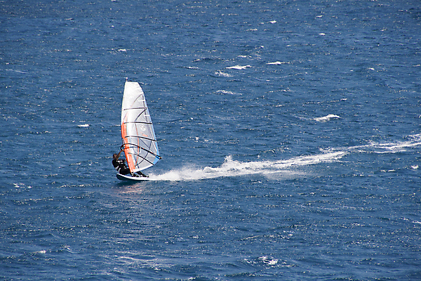 포토 JPG 해외이미지 주간 전신 스포츠 바다 백그라운드 한명 사람 성인 야외 윈드서핑 잡기 서핑 서퍼 성인한명만 수평선 해외포토 자연요소 1 모션 운동선수 수상스포츠 성인만 파일형식 이미지허브