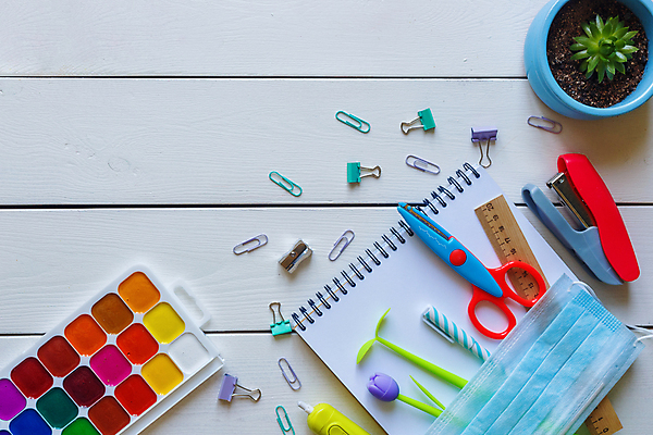 포토 JPG 해외이미지 학생 디자인 교육 백그라운드 컨셉 교실 학교 탁자 문구용품 프레임 사람없음 목재 스터디 컬러풀 사무실 연필 펜 사무용품 공책 장비 도구 그룹 책상 신학기 대학교 초보 카피스페이스 해외포토 나무 컬러 가구 비즈니스 재료 학용품 학습 필기구 공백 오브젝트 파일형식 이미지허브