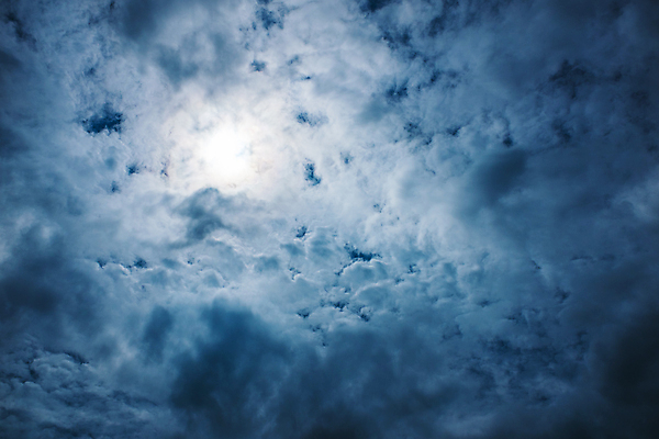 포토 JPG 해외이미지 구름 백그라운드 자연 하늘 날씨 풍경 사람없음 야외 물 여름 햇빛 반사 검은색 어둠 새벽 활발 회색 위험 상승 폭풍 흐림 뇌우 폭풍우 해외포토 자연요소 계절 컬러 컨셉 태양 비_날씨 자연재해 생태계 파일형식 이미지허브