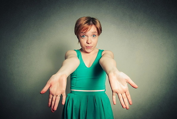 포토 JPG 해외이미지 백인 손 응시 드레스 여자 행복 감정 얼굴 벽 백그라운드 관리 한명 사람 성인 초록색 금발 머리 놀람 흰색 표현 입 흥분 질감 나쁜 고립 헬프 해외포토 서양인 1 헤어스타일 시선 옷 컬러 표정 신체부위 도움 파일형식 이미지허브