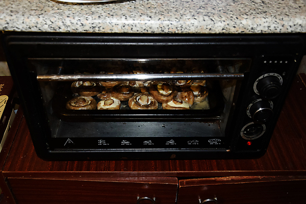 포토 JPG 해외이미지 전통 접시 계절 음식 다이어트 치즈 피자 건강 요리 사람없음 빨간색 노란색 케이크 주방 식사 저녁식사 버섯 이탈리아 가을 흰색 신선 뜨거움 오븐 달콤 맛 난로 굽기 유기농 레시피 점심식사 단백질 방법 채식주의자 타르트 페스츄리 핸드메이드 해외포토 식기 웰빙 유럽 빵 컬러 컨셉 디저트 유제품 패스트푸드 서양음식 가전제품 난방기 구이 채식 파이_빵 영양소 파일형식 이미지허브