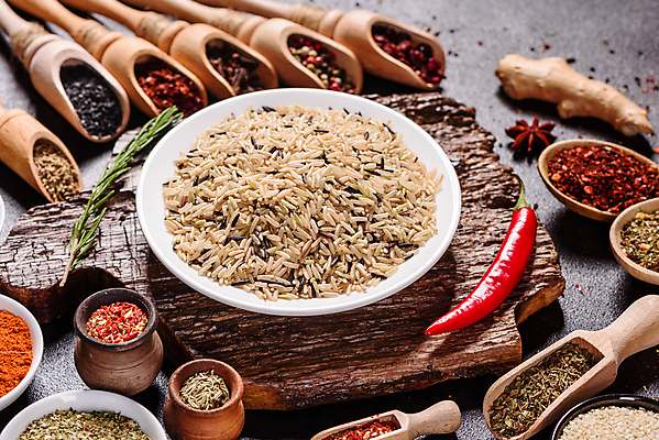 포토 JPG 해외이미지 백그라운드 잎 재료 고추 탁자 파프리카 건조 마늘 요리 씨앗 동양인 사람없음 빨간색 초록색 컬러풀 주방 숟가락 검은색 어둠 양념 조미료 사발 고수 맛 가루 인도인 허브 메뉴 유기농 매움 아로마 소금 향 레시피 후추 카레 생강 바질 로즈메리 시나몬 강황 해외포토 외국인 식물 웰빙 음식 컬러 가구 컨셉 채소 식재료 수저 인종 사기그릇 향신료 향미료 파일형식 이미지허브