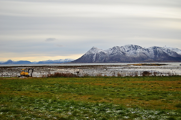 포토 JPG 해외이미지 구름 여행 자연 하늘 산 풍경 사람없음 초록색 물 굴착기 내추럴 해외포토 자연요소 컬러 중장비 생태계 파일형식 이미지허브