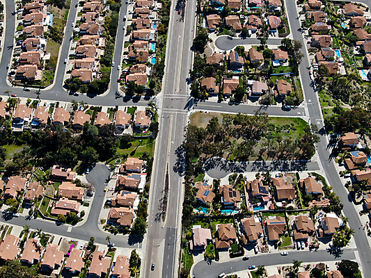 포토 JPG 해외이미지 건축양식 지붕 거리 주택 수영장 풍경 잔디 사람없음 초록색 정원 미국 도시 재산 정상 타일 캘리포니아 지역 커뮤니티 이웃 대출 개발 교외 뒤뜰 조감도 진짜 스타일 해외포토 식물 건축 컬러 북아메리카 건물 금융 파일형식 이미지허브