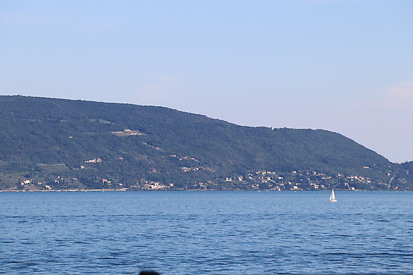 포토 JPG 해외이미지 나무 유럽 호수 여행 자연 하늘 휴가 산 파노라마 풍경 사람없음 야외 물 여름 컬러풀 맑음 이탈리아 장면 암초 해외포토 자연요소 식물 계절 나라 컬러 날씨 촬영기법 생태계 파일형식 이미지허브