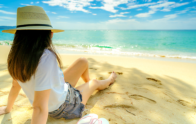 포토 JPG 해외이미지 구름 라이프스타일 긴머리 응시 행복 모래 바다 섬 여행 태국 자연 하늘 휴가 휴식 한명 사람 동양인 야외 초록색 물 여름 파란색 유행 맑음 자유 흰색 만 에메랄드 터키석 파라다이스 혼자 해외포토 자연요소 1 헤어스타일 시선 계절 감정 아시아 컬러 컨셉 날씨 인종 생활 보석 생태계 파일형식 이미지허브