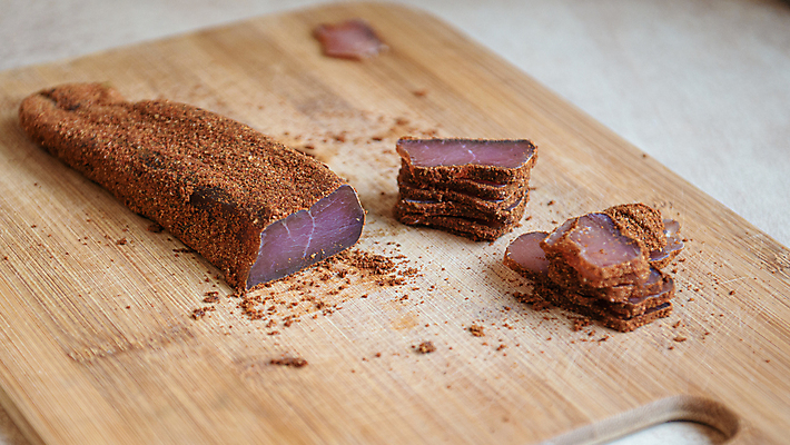 포토 JPG 해외이미지 전통 손 음식 조각 백그라운드 재료 모션 파프리카 육류 돼지고기 요리 사람없음 빨간색 주방 식사 저녁식사 소고기 시골 신선 칼 우아함 닫기 맛 작음 자르기 굽기 준비 유기농 날것 슬라이스 느림 훈제 점심식사 단백질 얇은 치유 해로움 핸드메이드 해외포토 웰빙 컬러 컨셉 채소 식재료 신체부위 크기 구이 영양소 파일형식 이미지허브