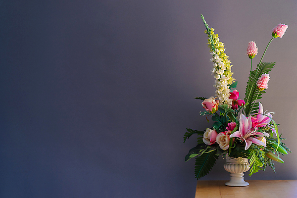 포토 JPG 해외이미지 식물 디자인 꽃 벽 분홍색 꽃다발 백그라운드 자연 유리 벽지 탁자 주택 실내 미술 사람없음 내부 장식 초록색 빛 컬러풀 꽃병 방 흰색 도자기 클래식 우아함 복고 내추럴 거짓 엘리먼트 인공 스타일 해외포토 컬러 가구 컨셉 재질 문화예술 건물 생태계 파일형식 이미지허브