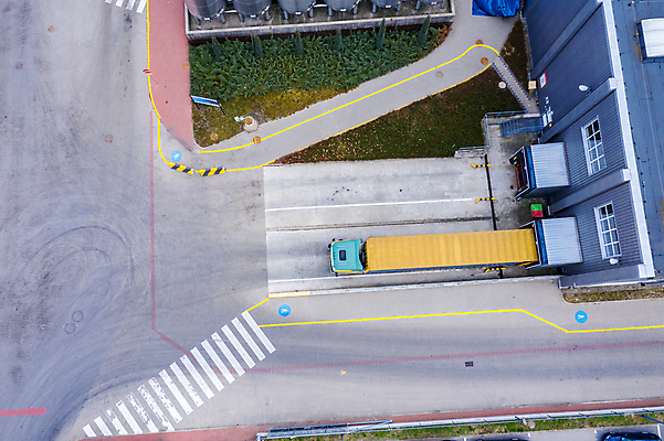 포토 JPG 해외이미지 산업 도로 비즈니스 교통시설 모션 안테나 사람없음 건물 화물 상품 주식 교차로 창고 상업 머리위 지역 트랙터 수납 짐차 무거움 트레일러 슈퍼마켓 드론 로딩 수입 조감도 터미널 해외포토 건축물 길 교통 통신 자동차 금융 상점 운송업 무게 농기계 시설 특수차량 파일형식 이미지허브