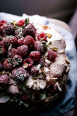 포토 JPG 해외이미지 접시 계절 열매 음식 분홍색 백그라운드 잎 과일 딸기 디저트 사람없음 목재 쿠키 케이크 식당 초콜릿 숟가락 식사 빵집 흰색 대접 신선 원형 달콤 맛 아침식사 작음 설탕 굽기 민트 크림 상쾌 유기농 산딸기 블랙베리 영양분 제빵사 타르트 페스츄리 핸드메이드 더스트파티클 해외포토 도형 나무 식물 직업 식기 웰빙 감정 빵 컬러 컨셉 재료 수저 상점 크기 구이 허브 파이_빵 파일형식 이미지허브