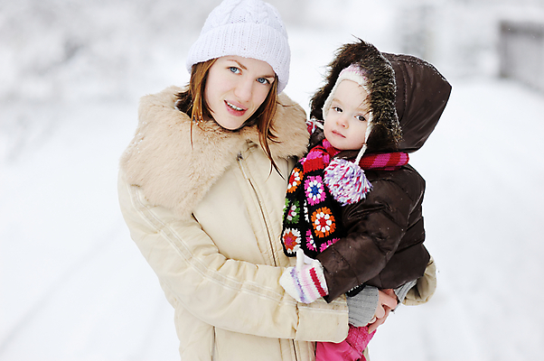 포토 JPG 해외이미지 백인 계절 공원 여자 딸 행복 어린이 크리스마스 겨울 가족 자연 엄마 휴가 건강 사랑 사람 성인 야외 두명 부모 재킷 육아 추위 흰색 아기 잡기 달콤 작음 12월 만족 1월 2월 걸음마 해외포토 서양인 공공시설 기념일 감정 컬러 관계 모션 외투 날짜 맛 크기 생태계 파일형식 이미지허브