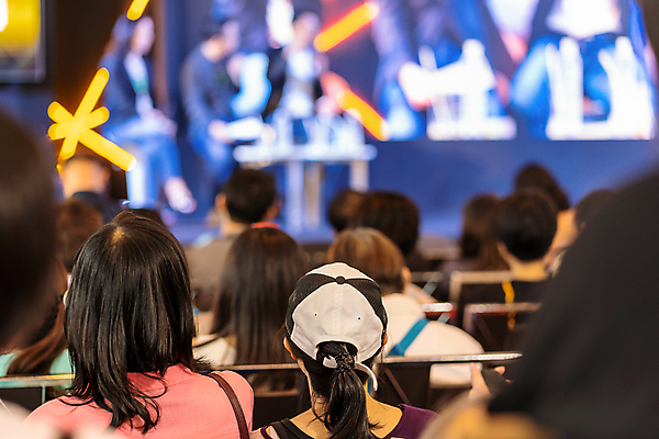 포토 JPG 해외이미지 직업 교육 남자 행복 아시아 백그라운드 컨셉 비즈니스 통신 성공 회의 선물 사람 동양인 이벤트 성인 사람없음 금융 우주 가리킴 비즈니스맨 자신감 발표 작업실 소프트포커스 강의 동료 마이크 회의실 컨설턴트 영사기 일반 객석 세미나 해외포토 감정 나라 음향기기 관계 촬영기법 인종 손짓 경제 직장인 전문직 상담 파일형식 이미지허브