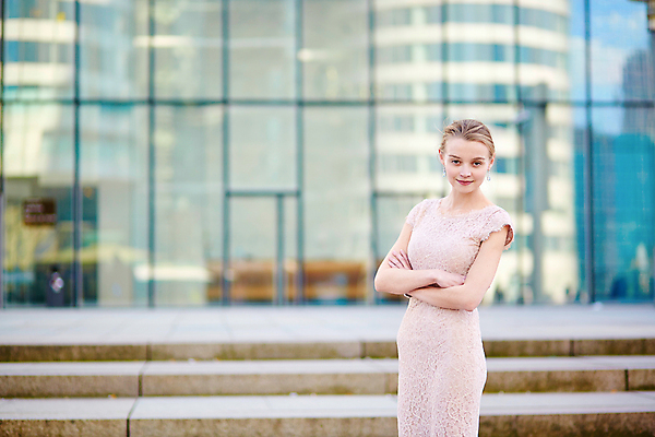 포토 JPG 해외이미지 모델 직업 드레스 유럽 비즈니스 하늘 성공 모바일 거리 한명 사람 건물 금융 유행 프랑스 흰색 비즈니스우먼 자신감 도심 스마트 리더 프랑스어 로스앤젤레스 경영 지능 파리(프랑스) 해외포토 문자 1 건축물 옷 여자 감정 나라 컬러 컨셉 경제 미국 도시 직장인 파일형식 이미지허브