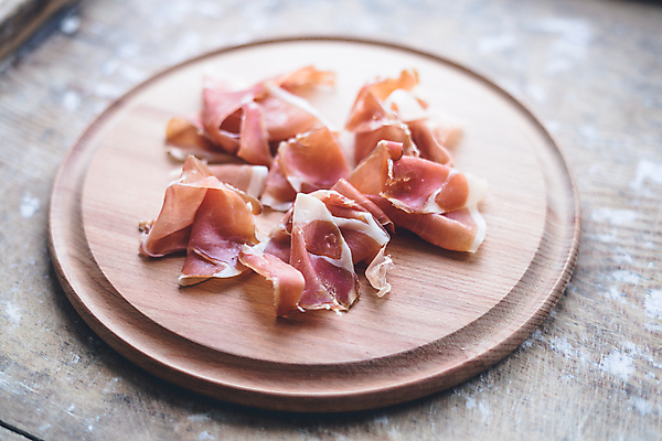 포토 JPG 해외이미지 전통 접시 음식 백그라운드 재료 치즈 육류 돼지고기 요리 사람없음 목재 식당 식사 저녁식사 이탈리아 추위 신선 파마 소시지 맛 아침식사 애피타이저 먹기 올리브 햄 슬라이스 베이컨 후추 바질 로즈메리 훈제 점심식사 그리시니 살라미 스페인어 식품점 치유 해외포토 나무 헤어스타일 식기 열매 유럽 빵 컨셉 식재료 모션 유제품 상점 가공식품 허브 향신료 파일형식 이미지허브