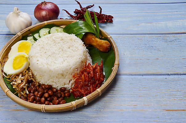 포토 JPG 해외이미지 전통 접시 아시아 문화 음식 백그라운드 잎 고추 밥 오이 바나나 요리 동양인 사람없음 계란 식사 치킨 튀김 흰색 아침식사 향신료 매움 향기 인도네시아 땅콩 지역 코코넛 말레이시아 싱가폴 인기 해외포토 식물 식기 나라 컬러 채소 과일 인종 알 견과류 맛 냄새 닭고기요리 향미료 파일형식 이미지허브