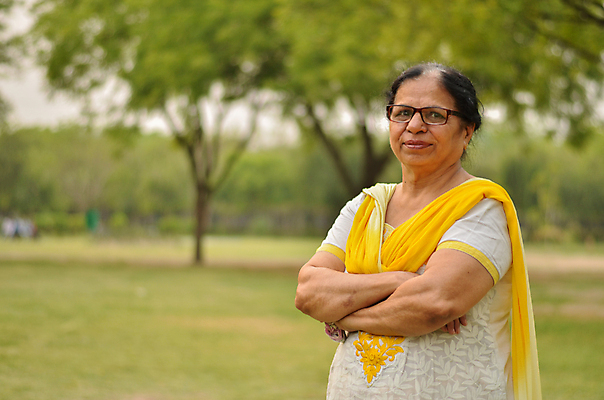 포토 JPG 해외이미지 1 전통 라이프스타일 공원 여자 행복 분홍색 포즈 백그라운드 겨울 자연 엄마 휴가 관리 한명 서기 미소 사람 성인 야외 초록색 여름 유행 힘 흰색 뜨거움 숲 은퇴 인도인 보케 내추럴 교차 블러 옛날 접기 미니멀 해외포토 외국인 계절 공공시설 감정 컬러 가족 모션 표정 동양인 생활 생태계 파일형식 이미지허브