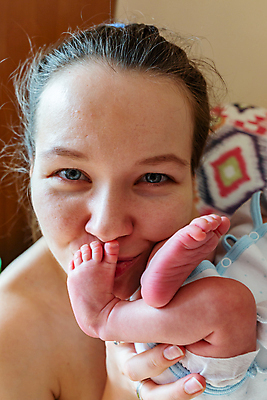 포토 JPG 해외이미지 라이프스타일 여자 딸 행복 어린이 백그라운드 가족 포옹 엄마 키스 건강 사랑 한명 웃음 사람 성인 귀여움 침묵 기쁨 흰색 아기 신생아 잡기 작음 돌봄 해외포토 1 감정 컬러 컨셉 관계 안기 모션 표정 생활 소리 크기 애정표현 파일형식 이미지허브