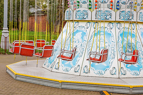 포토 JPG 해외이미지 주간 행복 휴식 사람없음 야외 맑음 놀이공원 놀이기구 주말 회전의자 해외포토 자연요소 감정 컨셉 의자 날씨 테마파크 파일형식 이미지허브