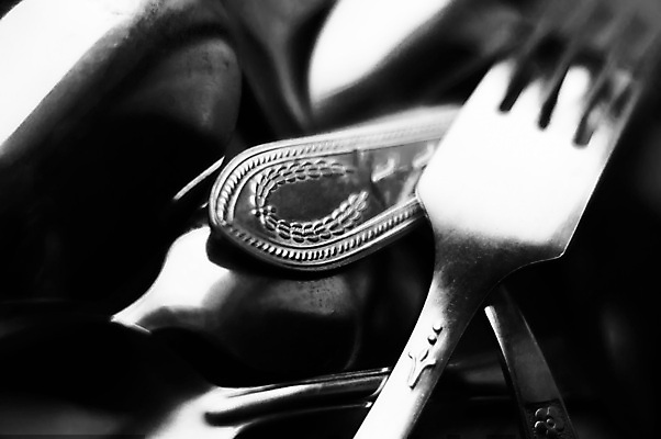 포토 JPG 해외이미지 1 식기 음식 포크 추상 흑백 사람없음 장식 빛 반사 금속 주방 식당 검은색 식사 저녁식사 흰색 기구 공구 은색 오브젝트 싱글 날카로움 섞기 철강 효과 해외포토 컬러 무늬 재질 촬영기법 상점 도구 파일형식 이미지허브