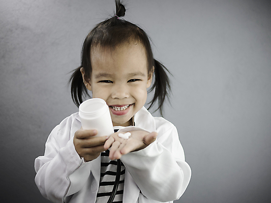 포토 JPG 해외이미지 백인 직업 손 행복 얼굴 어린이 곰 학교 청진기 놀이 주택 건강 병원 주사기 대화 한명 미소 사람 동양인 스마트폰 장난감 알약 약 간호사 의사 물방울 하트 표현 걸음마 고립 돌봄 역할 증상 해외포토 모양 서양인 동물 1 교육 감정 포유류 의학 의료기기 모션 표정 말하기 인종 건물 신체부위 핸드폰 스마트기기 의료진 파일형식 이미지허브
