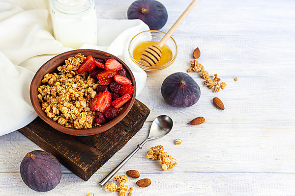 포토 JPG 해외이미지 열매 음식 스포츠 다이어트 과일 딸기 아침 디저트 건강 사람없음 목재 초콜릿 숟가락 우유 에너지 견과류 흰색 항아리 사발 오븐 아침식사 혼합 낟알 설탕 굽기 채식 산딸기 땅콩 아몬드 이익 꿀 요거트 무화과 점심식사 건포도 뮤즐리 오트밀 탄수화물 핸드메이드 캐러멜 해외포토 주간 나무 식물 컬러 재료 포도 유제품 수저 식사 가전제품 도자기 사기그릇 구이 건과일 파일형식 귀리 이미지허브