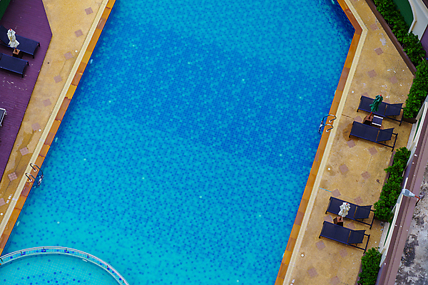 포토 JPG 해외이미지 물결 스포츠 여행 패턴 사다리 호텔 표면 휴가 휴식 바닥 수영장 건강 안전 사람없음 야외 물 여름 파란색 햇빛 태양 반사 여행객 계단 금속 수영 스파 젖음 투명 가장자리 고급 상쾌 휴양지 단계 깊이 철강 철책 콘크리트 터키석 해외포토 자연요소 계절 감정 컬러 컨셉 무늬 재질 숙소 사람 장소 도구 수상스포츠 둘레 보석 파일형식 이미지허브