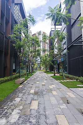 포토 JPG 해외이미지 외관 비즈니스 건축양식 창문 유리 하늘 사람없음 건물 파란색 도시풍경 사무실 반사 탑 고층빌딩 도시 도심 큼 스카이라인 해외포토 건축물 건축 컬러 재질 풍경 빌딩 크기 파일형식 이미지허브