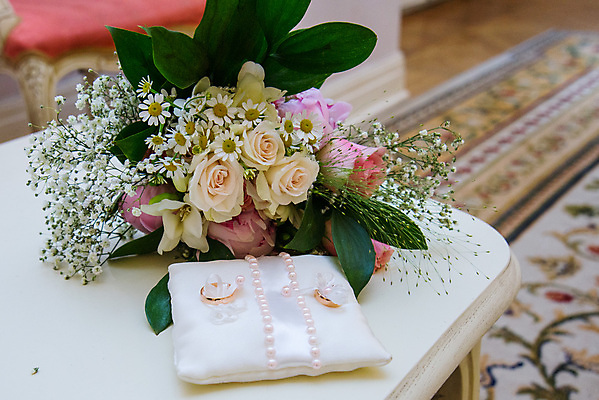 포토 JPG 해외이미지 디자인 커플 꽃 꽃다발 결혼 백그라운드 2 꽃무늬 관계 자연 결혼식 함께함 사랑 미술 사람없음 목재 장식 초록색 컬러풀 장미 유행 금속 흰색 하트 축하 반지 쌍 황금 보석 다발 심볼 다이아몬드 부드러움 약혼 제안 해외포토 모양 나무 식물 감정 컬러 컨셉 무늬 재료 장신구 재질 문화예술 이벤트 감각 광석 생태계 약속 파일형식 이미지허브