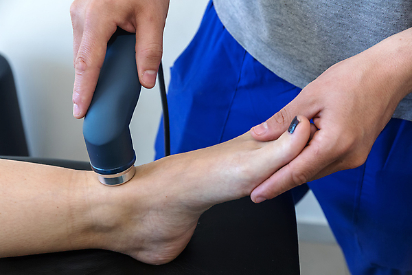 포토 JPG 해외이미지 직업 손 파도 신체 근육 휴식 건강 병원 사람없음 치료 약 고통 터치 환자 의사 대접 마사지 질병 접속 장애인 피부 무릎 충격 테라피 거짓말 돌봄 물리치료 물리치료사 요통 조작 치유 현재 해외포토 감정 바다 컨셉 의학 모션 신체부위 뷰티 의료진 장애 치료사 허리통증 파일형식 이미지허브