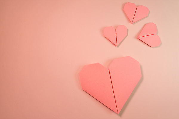 포토 JPG 해외이미지 모양 디자인 아시아 리본 종이 분홍색 결혼 백그라운드 컨셉 휴가 발렌타인데이 선물 사랑 미술 동양인 취미 사람없음 장식 장미 일본 희망 흰색 하트 마음 축하 인사 메시지 성자 달콤 심볼 오브젝트 사인 종이접기 접기 핸드메이드 카피스페이스 해외포토 꽃 감정 나라 종교 컬러 모션 데이이벤트 문화예술 인종 이벤트 공백 예절 맛 파일형식 이미지허브