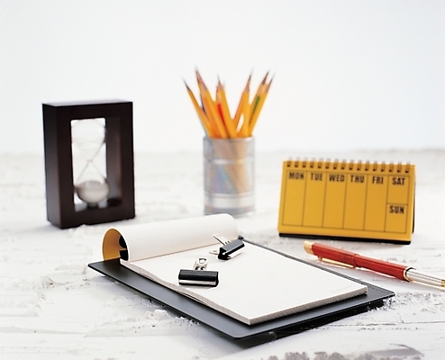 포토 JPG 백그라운드 비즈니스 문구용품 집게 근접촬영 사람없음 필기구 연필 사무용품 공책 메모지 모래시계 오브젝트 스케줄러 국내포토 모래 뷰포인트 시계 학용품 파일형식