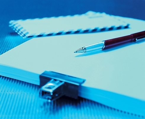 포토 JPG 종이 백그라운드 비즈니스 문구용품 봉투 편지봉투 집게 근접촬영 사람없음 펜 볼펜 사무용품 편지 오브젝트 종이집게 국제우편 국내포토 뷰포인트 필기구 우편물 파일형식