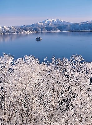 포토 JPG 주간 사계절 계절 호수 백그라운드 겨울 자연 날씨 산 눈꽃 풍경 사람없음 야외 강 눈 천지 국내포토 자연요소 눈_날씨 생태계 파일형식