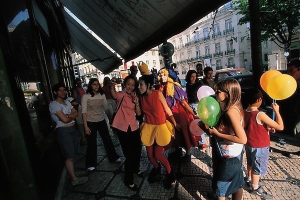 포토 JPG 서양인 해외풍경 도로 자연 거리 사람 풍경 도시풍경 사진촬영 촬영 축제 도시 군중 시민 도시인 국내포토 외국인 해외 길 교통시설 생태계 국민 파일형식