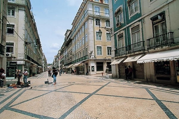 포토 JPG 해외풍경 여자 남자 도로 자연 거리 사람 풍경 여러명 건물 도시풍경 연주자 가수 도시 시민 도시인 국내포토 해외 건축물 길 다수 교통시설 음악가 생태계 국민 파일형식