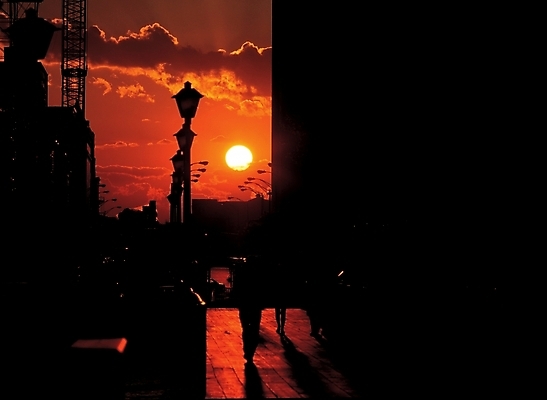 포토 JPG 해외 건축물 건축 야경 자연 하늘 사람없음 건물 태양 일출 노을 일몰 국내포토 자연요소 야간 생태계 파일형식 풍경_경치